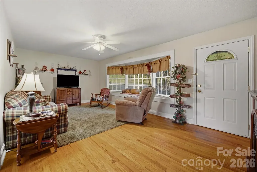 5513 Old Linville Road Marion NC 28752