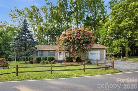 5513 Old Linville Road Marion NC 28752