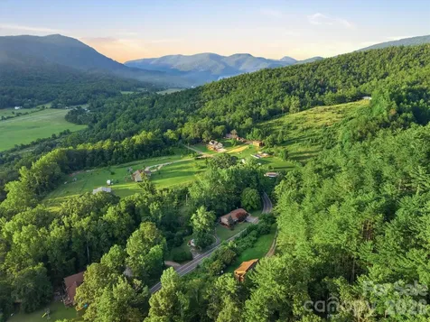 5513 Old Linville Road Marion NC 28752