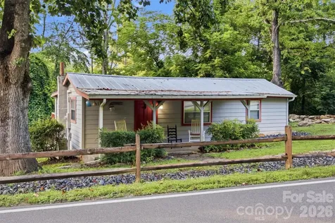 5513 Old Linville Road Marion NC 28752