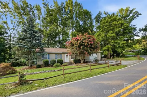 5513 Old Linville Road Marion NC 28752