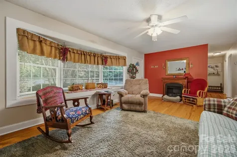 5513 Old Linville Road Marion NC 28752