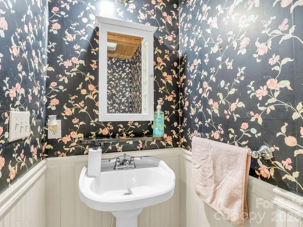 247 Woods Road Spruce Pine NC 28777