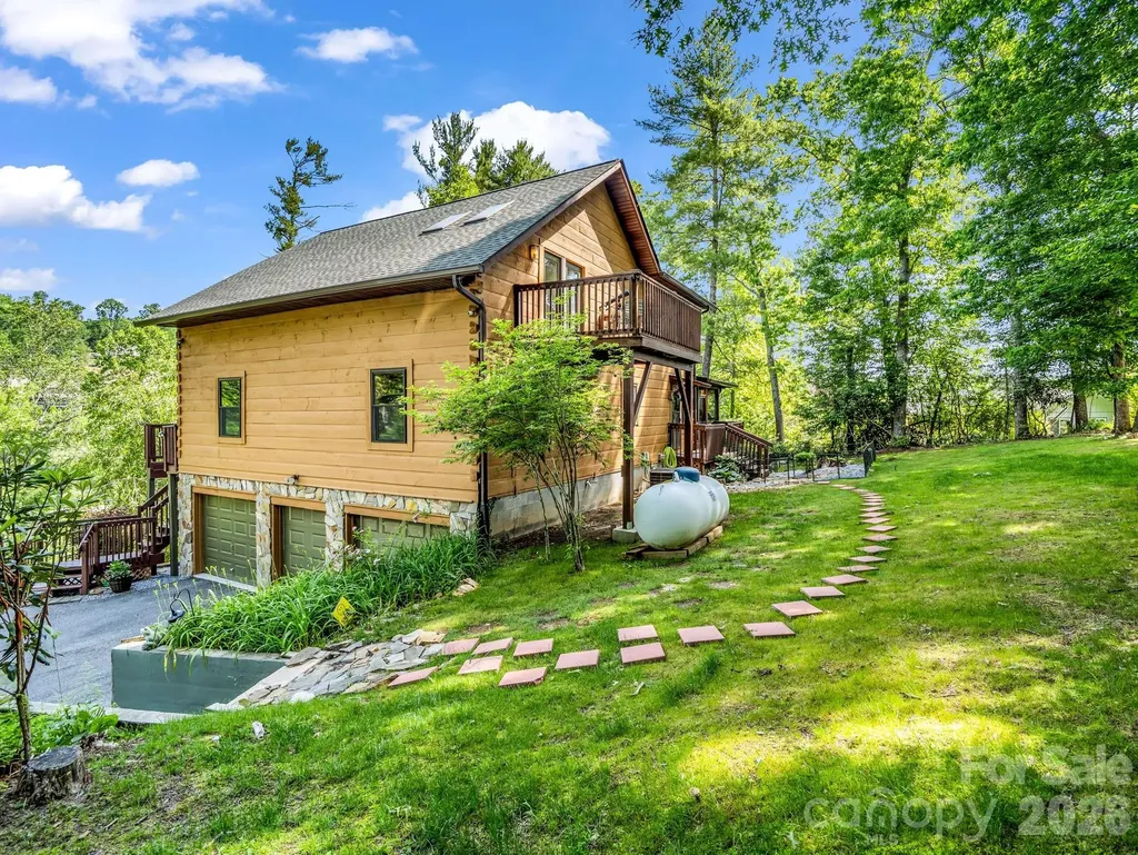 247 Woods Road Spruce Pine NC 28777