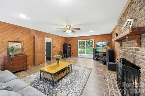 2106 Kings Drive Gastonia NC 28056