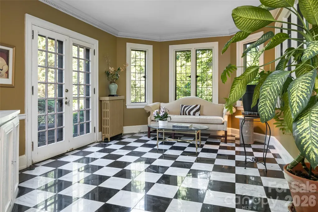 334 Vanderbilt Road Biltmore Forest NC 28803