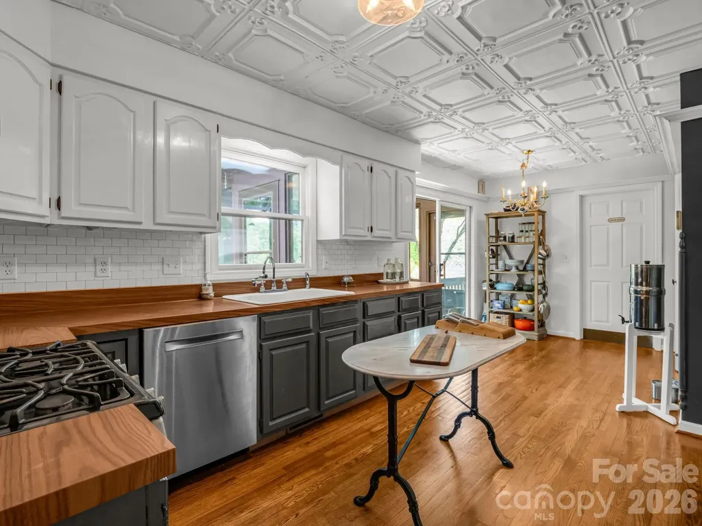 8 Sunny Ridge Drive Asheville NC 28804