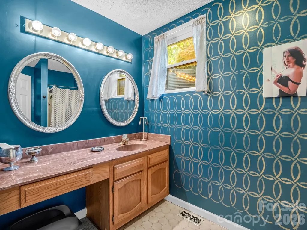8 Sunny Ridge Drive Asheville NC 28804