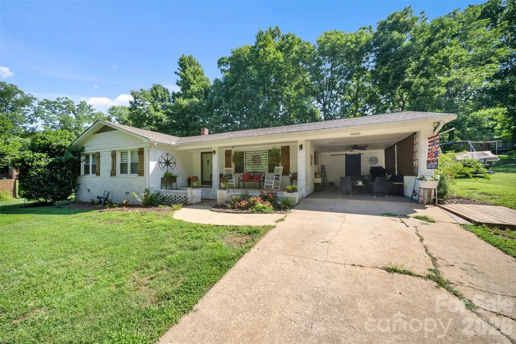 44080 Woodhurst Road New London NC 28127