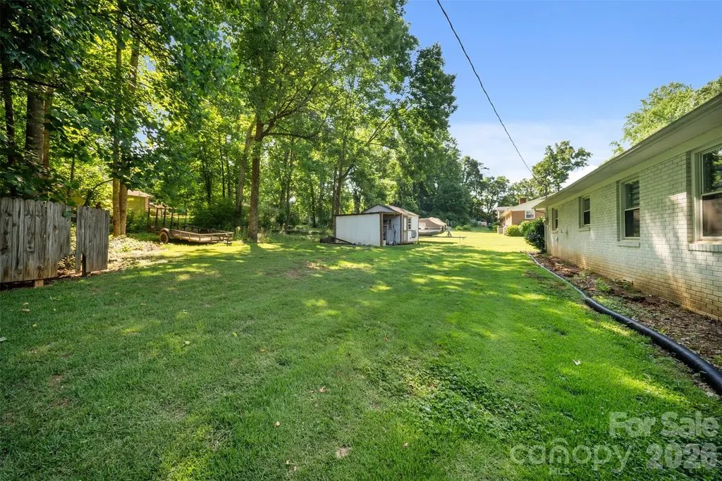 44080 Woodhurst Road New London NC 28127