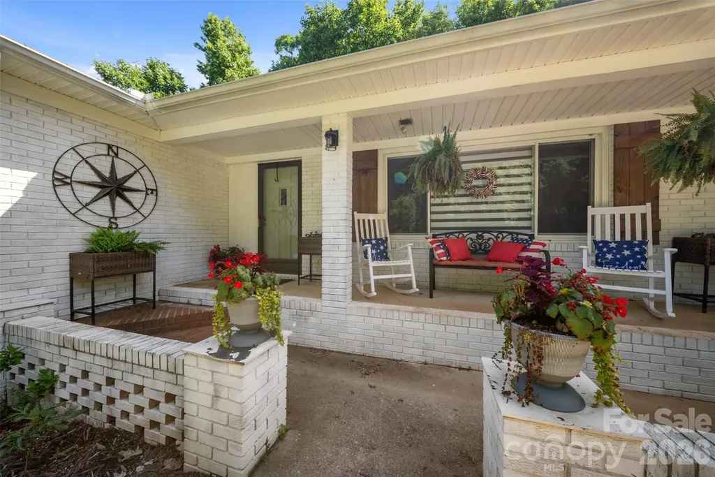44080 Woodhurst Road New London NC 28127