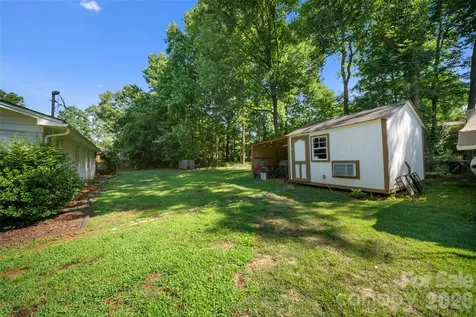 44080 Woodhurst Road New London NC 28127