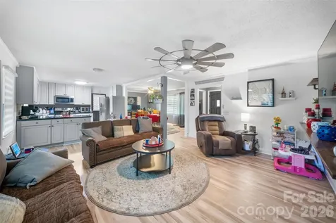 44080 Woodhurst Road New London NC 28127