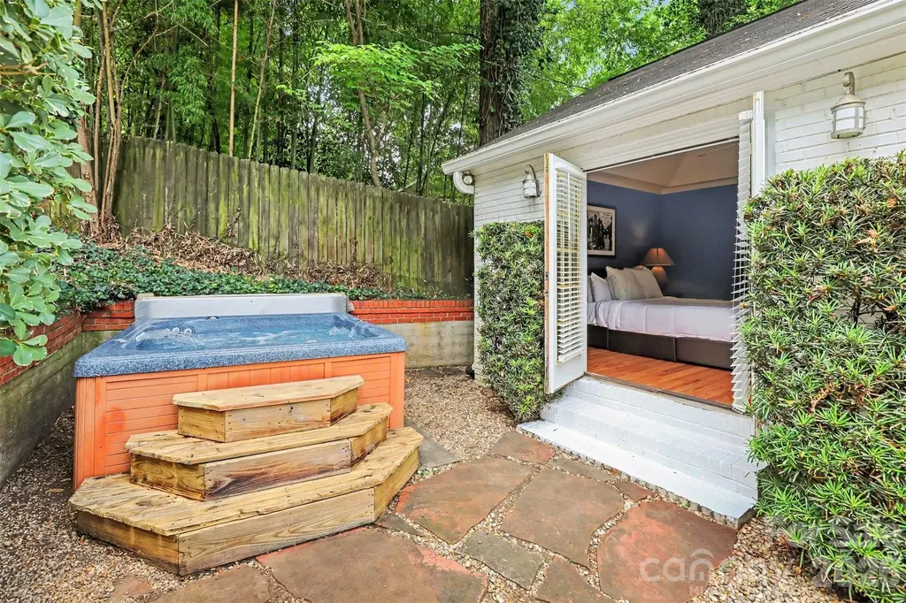 2001 Wood Dale Terrace Charlotte NC 28203