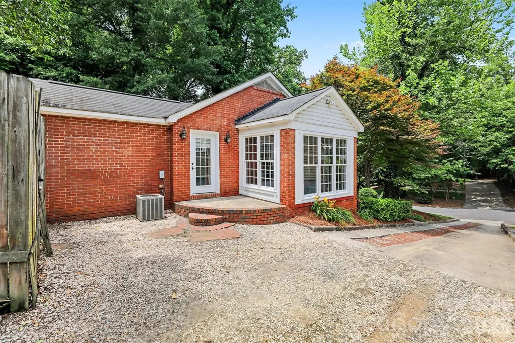 2001 Wood Dale Terrace Charlotte NC 28203