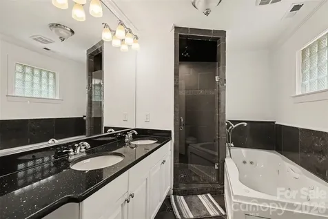 2001 Wood Dale Terrace Charlotte NC 28203
