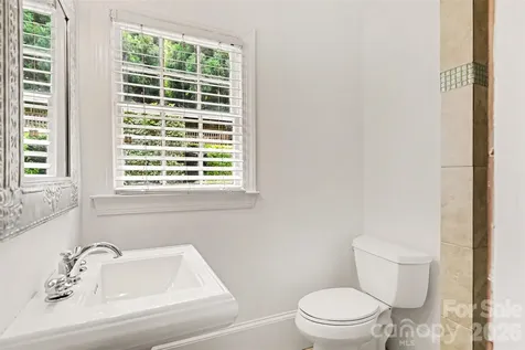 2001 Wood Dale Terrace Charlotte NC 28203