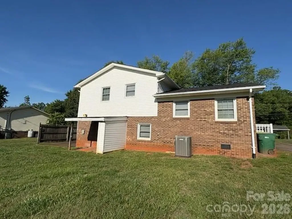 122 Wallace Street Boonville NC 27011