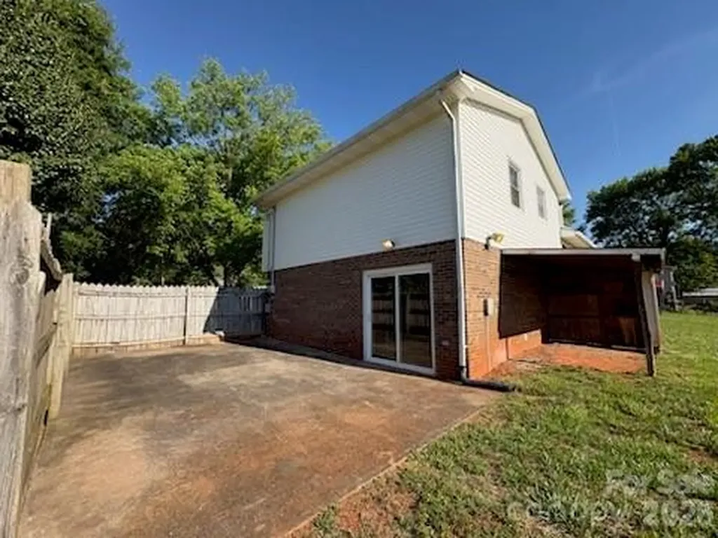 122 Wallace Street Boonville NC 27011