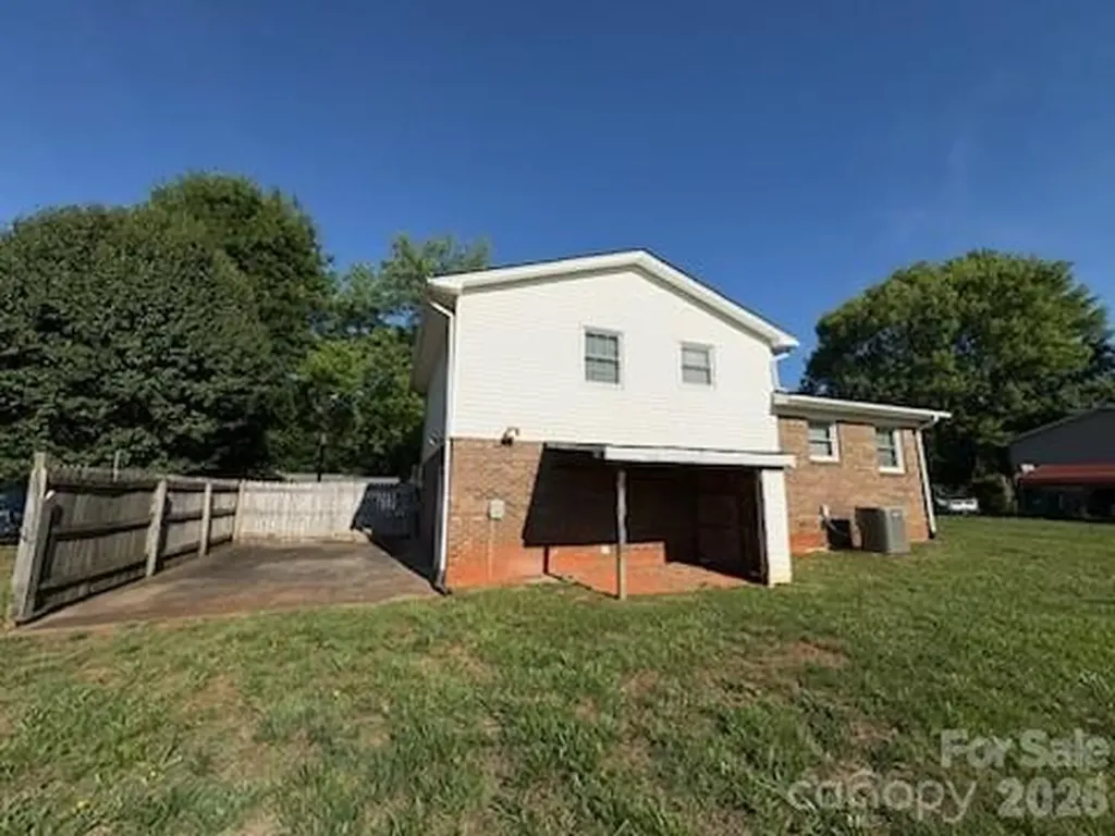 122 Wallace Street Boonville NC 27011