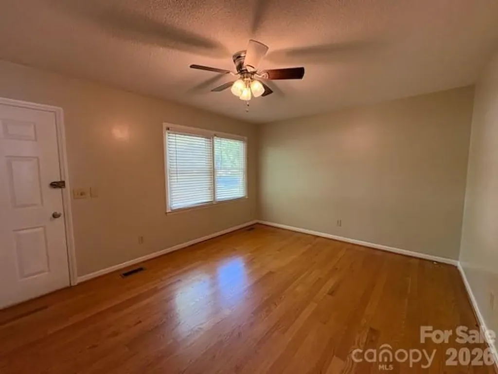 122 Wallace Street Boonville NC 27011