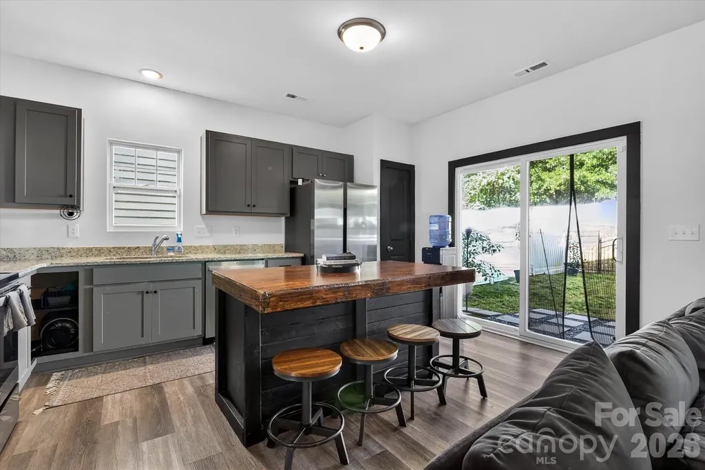 548 Kingsway Circle Charlotte NC 28214