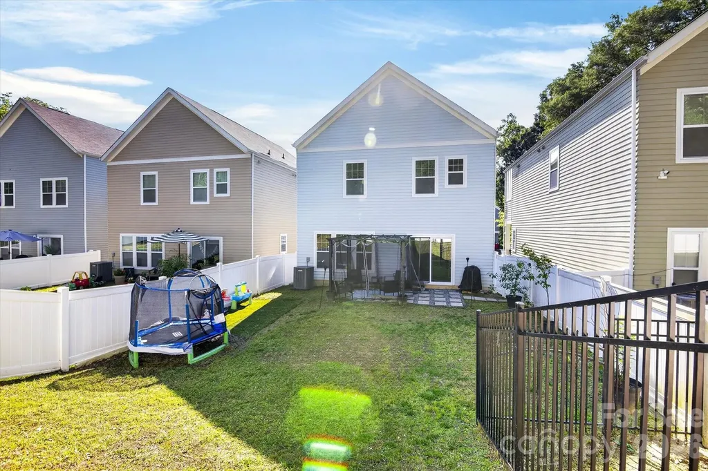 548 Kingsway Circle Charlotte NC 28214