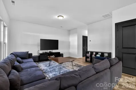 548 Kingsway Circle Charlotte NC 28214