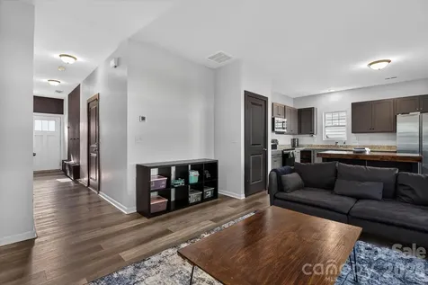 548 Kingsway Circle Charlotte NC 28214