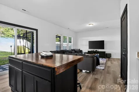 548 Kingsway Circle Charlotte NC 28214