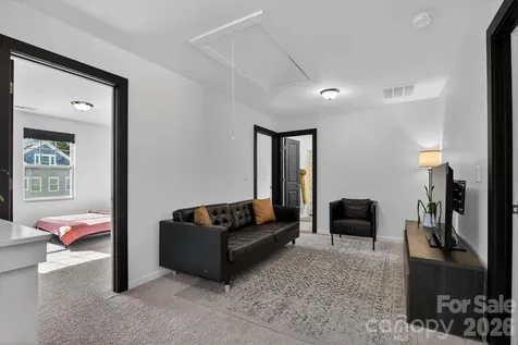 548 Kingsway Circle Charlotte NC 28214