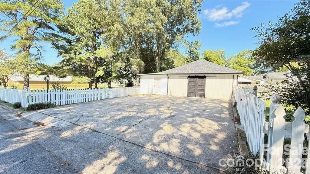 210 W Church Street Cherryville NC 28021