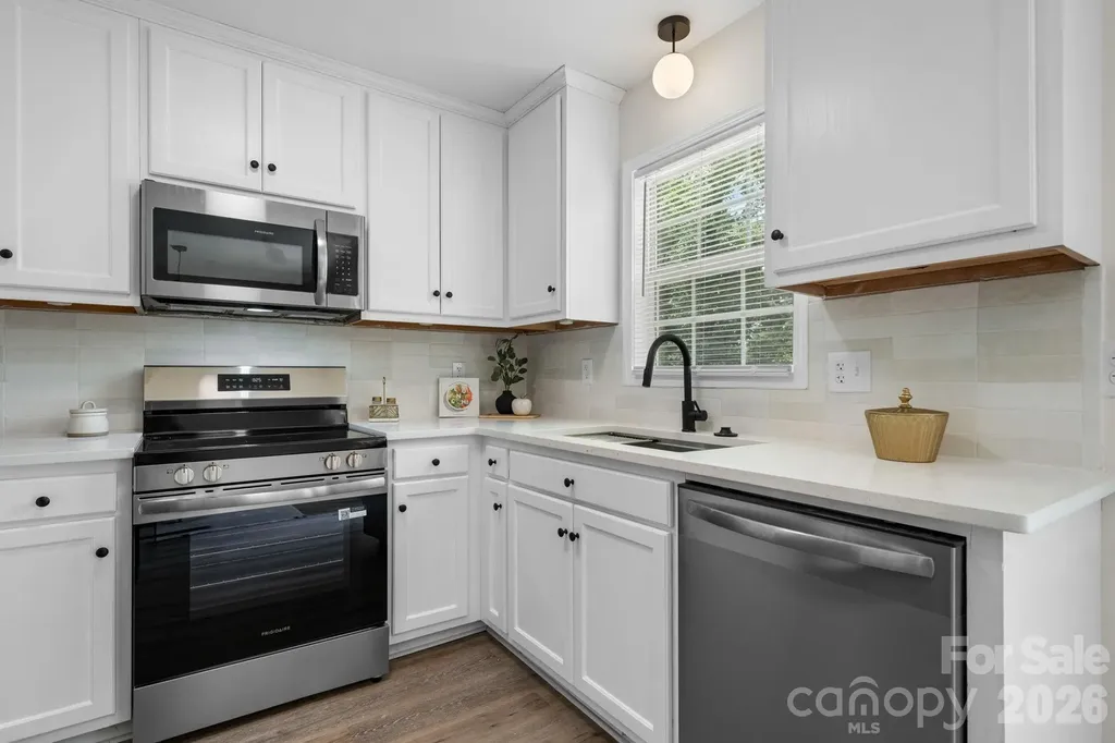 208 S B Avenue Maiden NC 28650