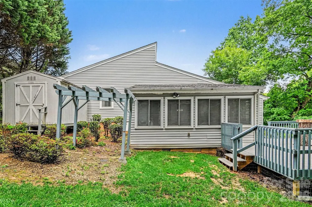7944 Pawtuckett Road Charlotte NC 28214