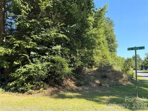 00 Sixth Avenue New London NC 28127