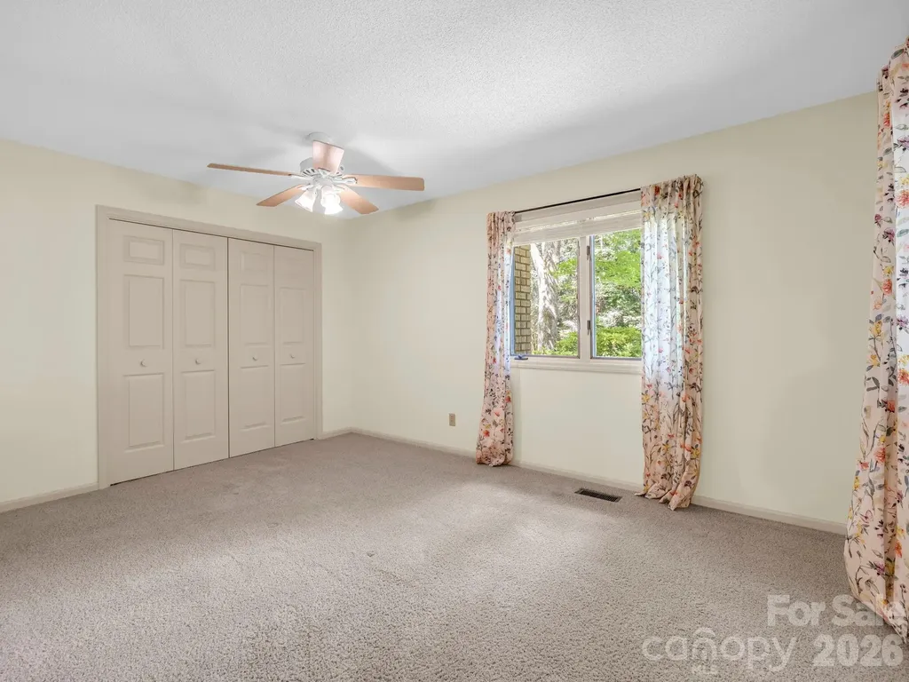 115 Woodhaven Drive Hendersonville NC 28739