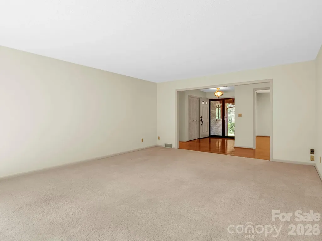 115 Woodhaven Drive Hendersonville NC 28739