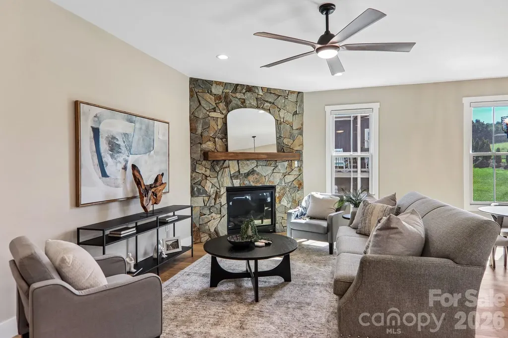 119 Olde Oak Way Hendersonville NC 28792