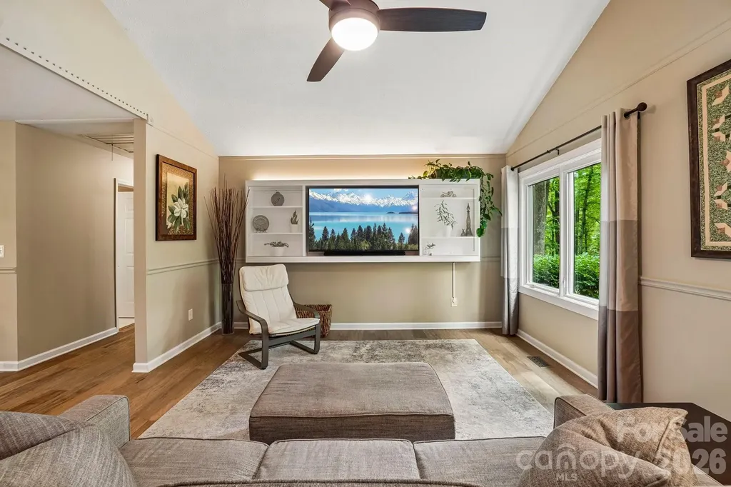 3229 N Bearwallow Road Hendersonville NC 28792