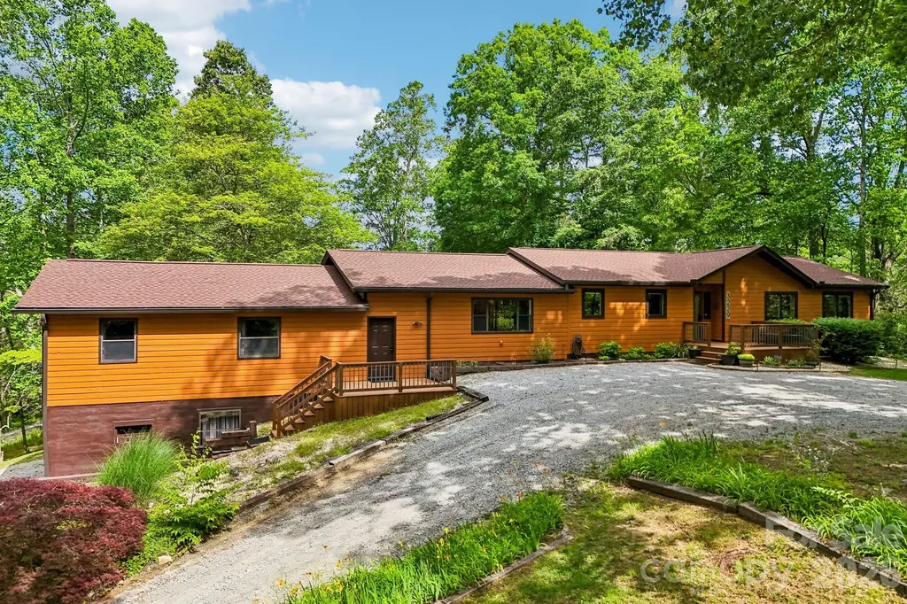 3229 N Bearwallow Road Hendersonville NC 28792