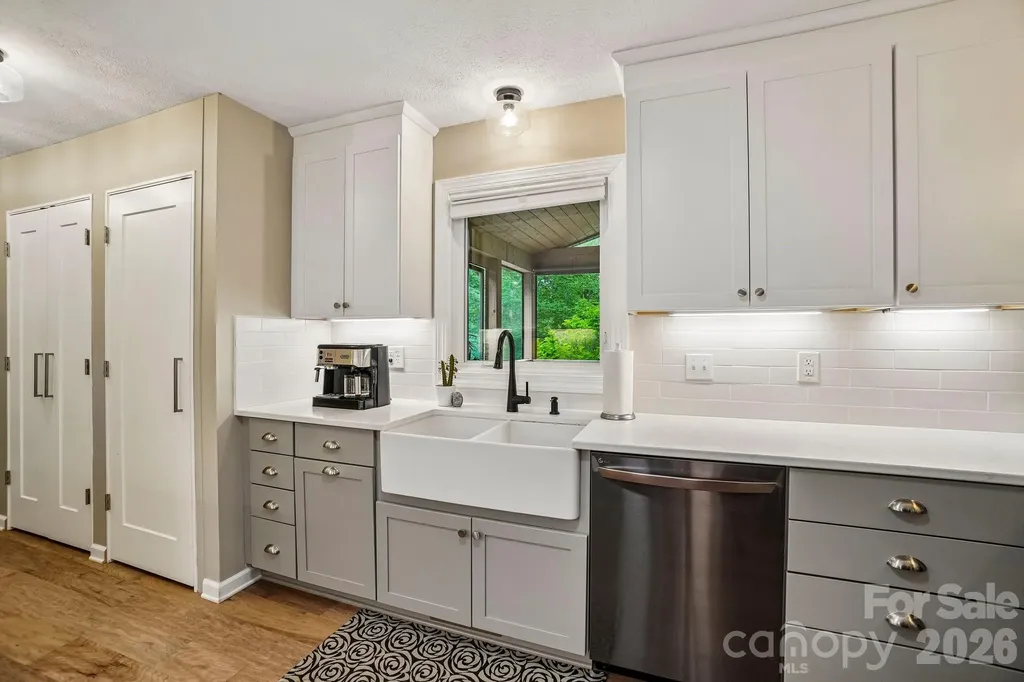 3229 N Bearwallow Road Hendersonville NC 28792