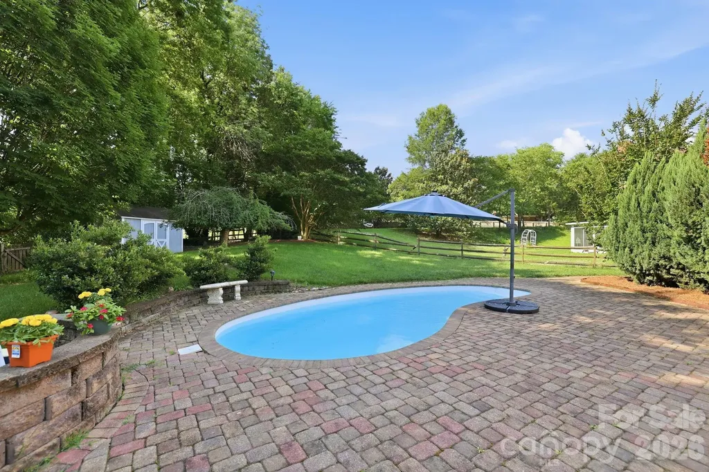 4612 Deanscroft Drive Charlotte NC 28226