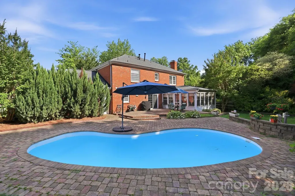 4612 Deanscroft Drive Charlotte NC 28226