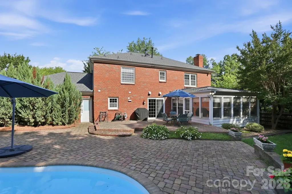 4612 Deanscroft Drive Charlotte NC 28226