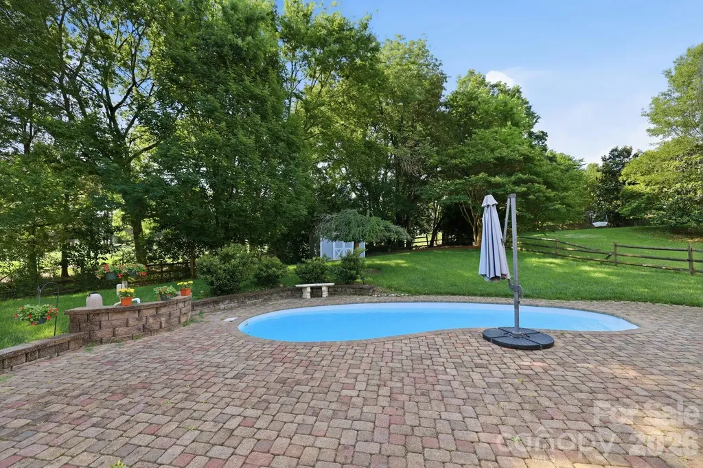 4612 Deanscroft Drive Charlotte NC 28226