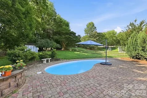 4612 Deanscroft Drive Charlotte NC 28226