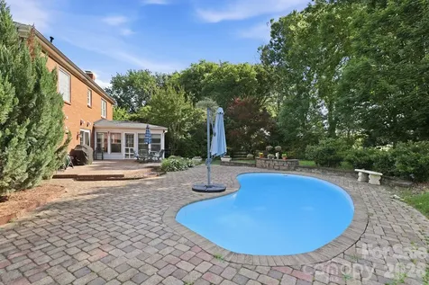 4612 Deanscroft Drive Charlotte NC 28226