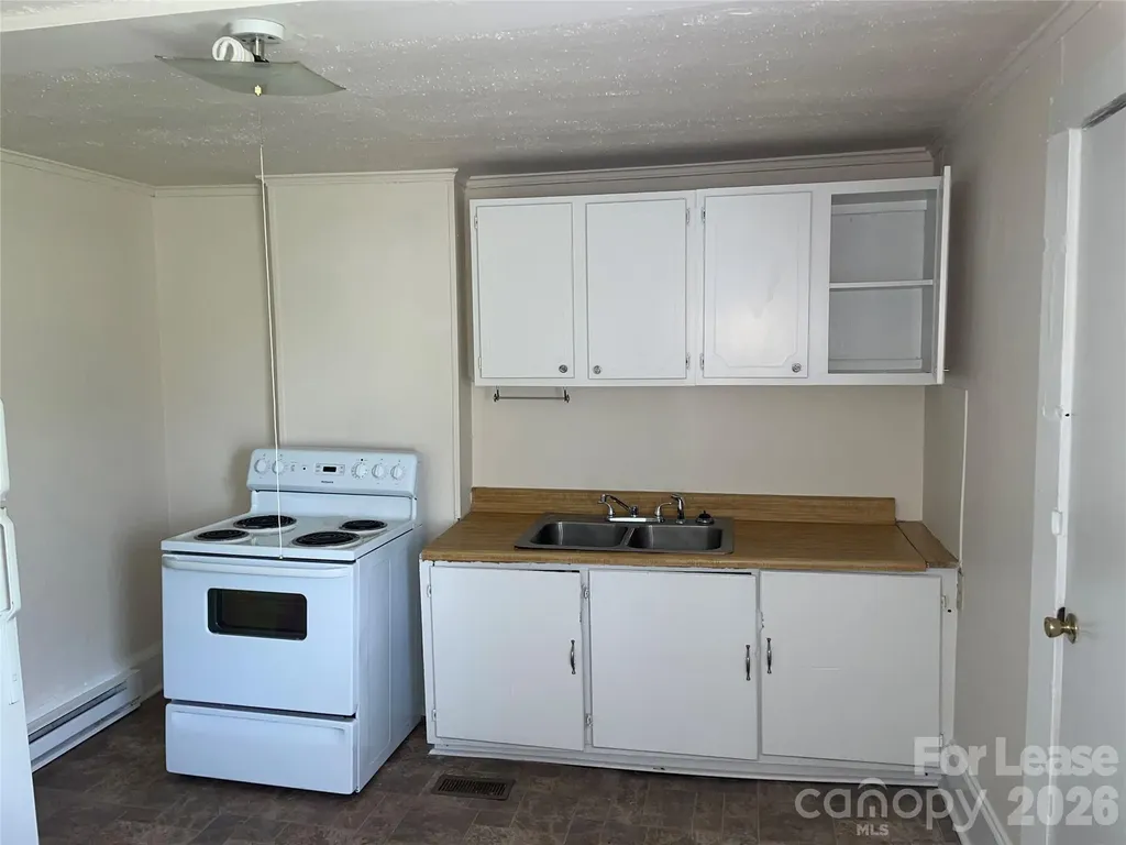 208 Georgia Avenue E Bessemer City NC 28016