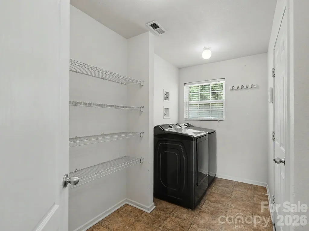 5529 Idlewild Road N Charlotte NC 28227