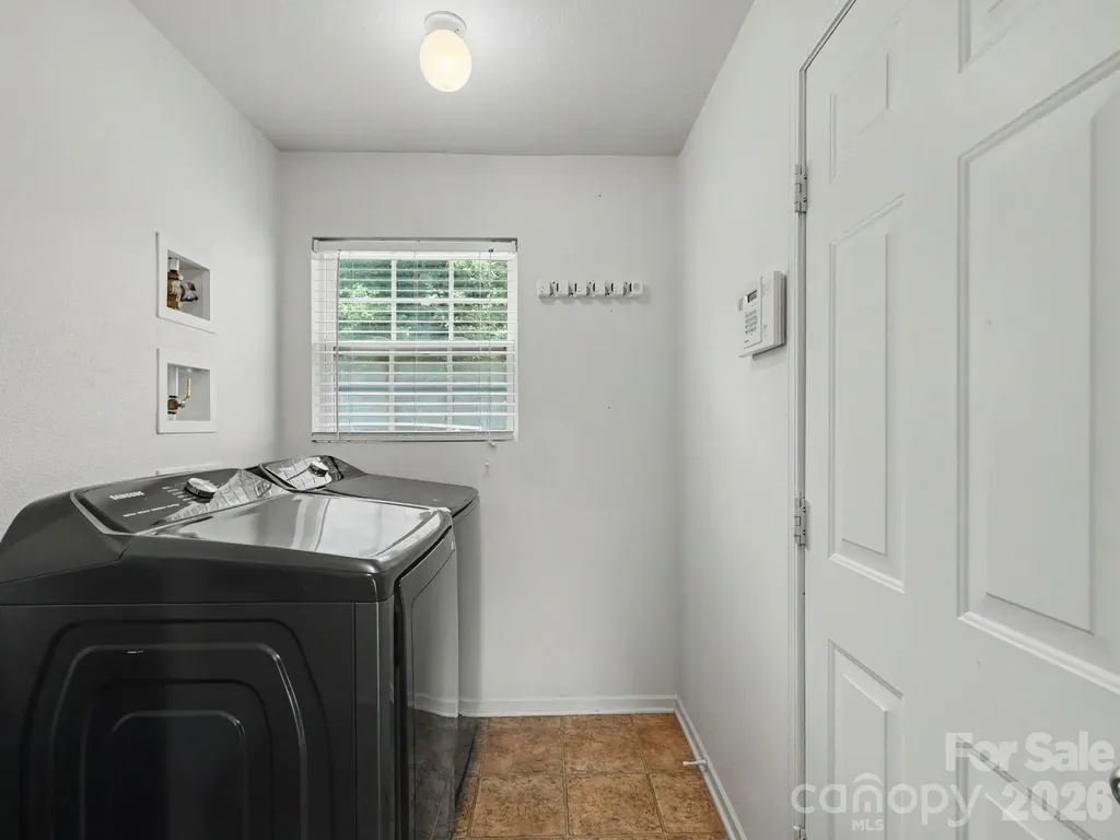 5529 Idlewild Road N Charlotte NC 28227